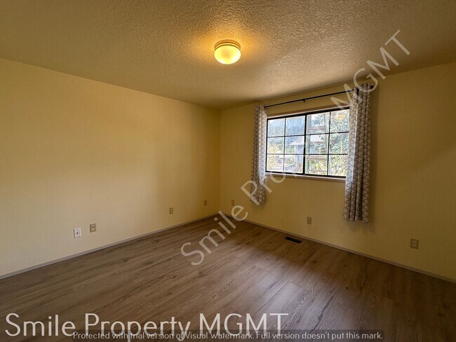 Foto del edificio - Extra Large Attached Garage