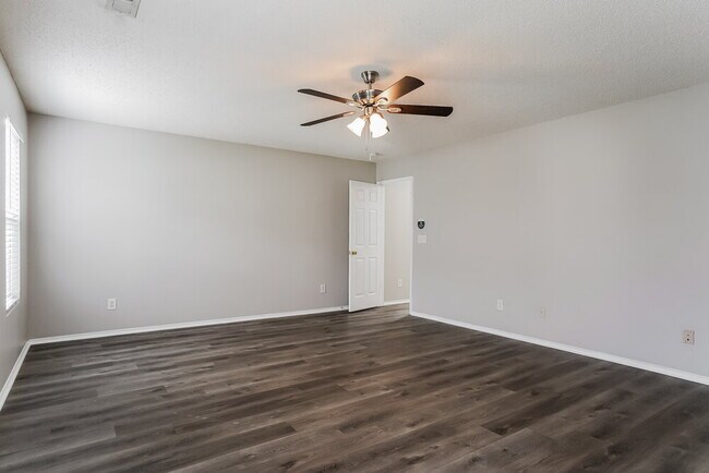 Building Photo - 3012 Van Dorn Rd
