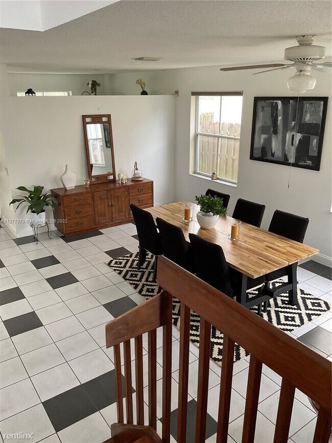 Foto del edificio - 4 br, 2.5 bath House - 10261 NW 3rd St
