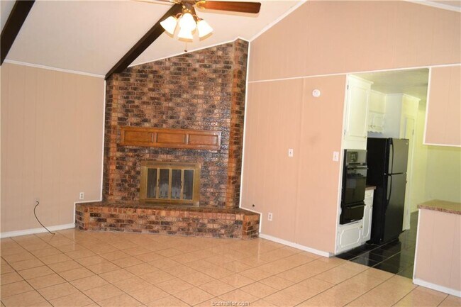 Building Photo - 1803 Medina Dr