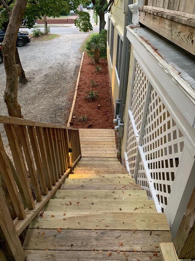 Building Photo - 407 Lewis St