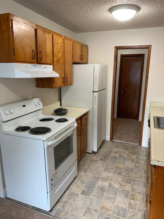 Building Photo - Apartment in Redmond