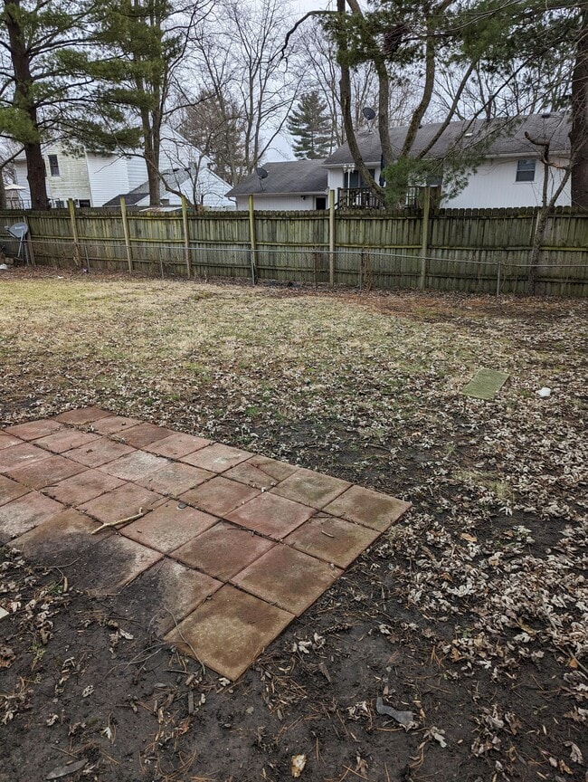 Building Photo - 3303 Sylvan Dr