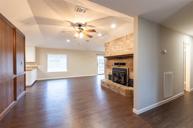 Foto del edificio - 328 Lake View Dr