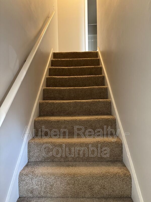 Building Photo - 3 Londonderry Square