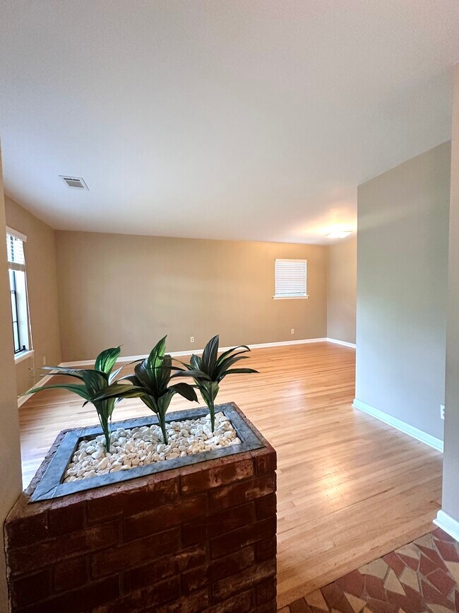 Building Photo - 6805 Princess Dr