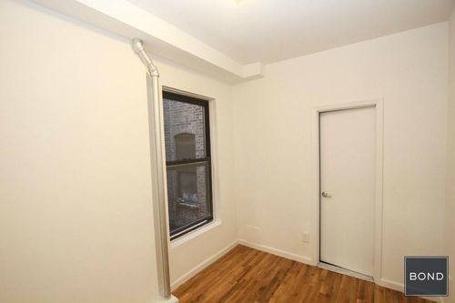 Building Photo - 22 E 85th St