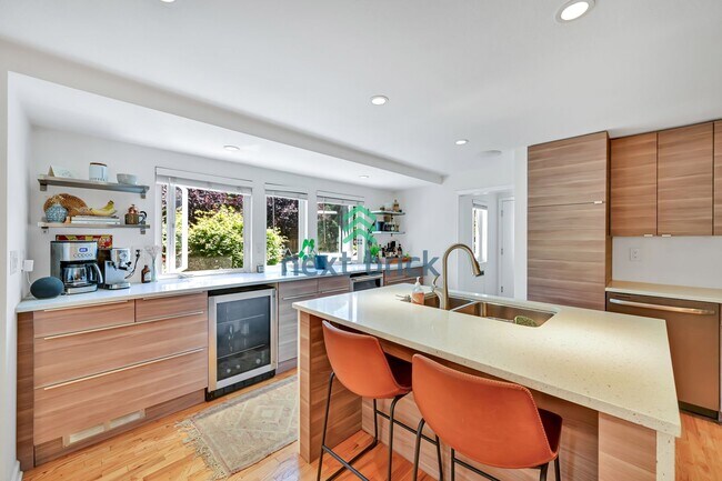 Building Photo - A beautiful 3 bedrooms and 2 bathrooms house
