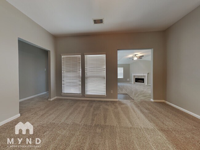 Foto del edificio - 983 Oak Lynn Dr