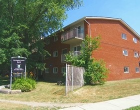 Building Photo - 145-175 Connaught Ave