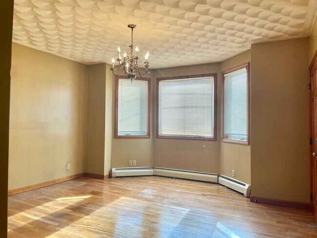 Living room - 484 Walnut St
