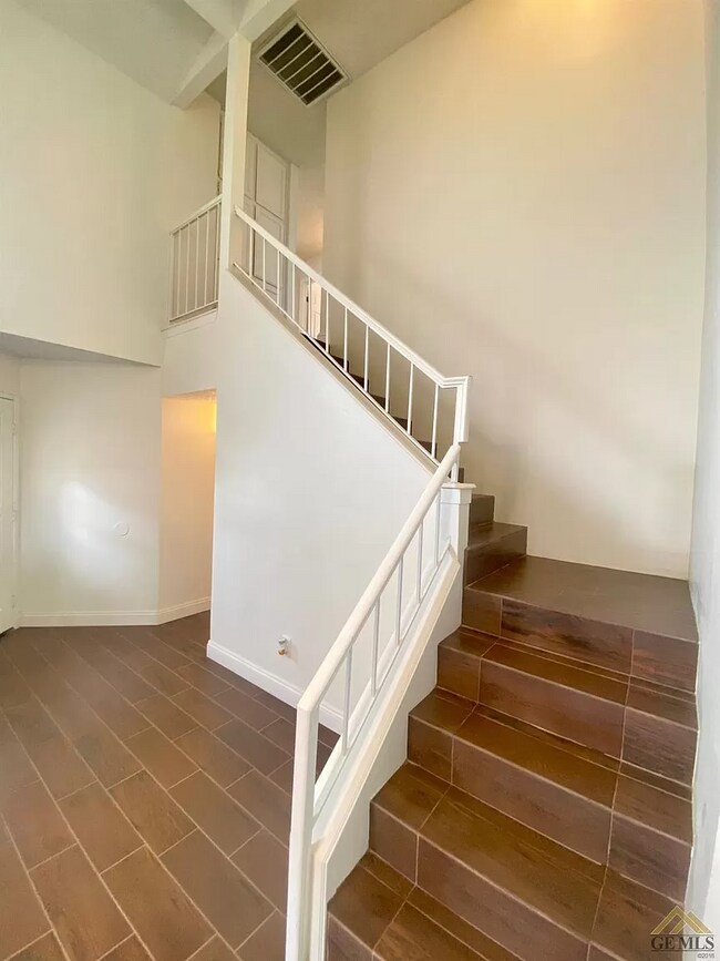 Building Photo - 2909 Woodglen Dr