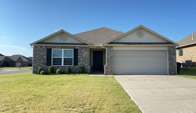 Building Photo - Beautiful 3 Bedroom 2 Bath Home in Shawnee
