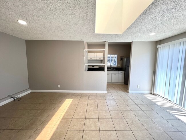 Building Photo - Charming Back House in the Heart of Clarem...