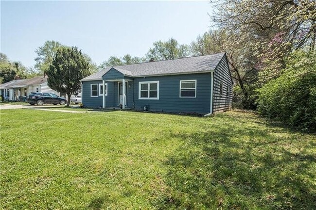 Building Photo - Fantastic 3bd/2ba home! Coming soon!