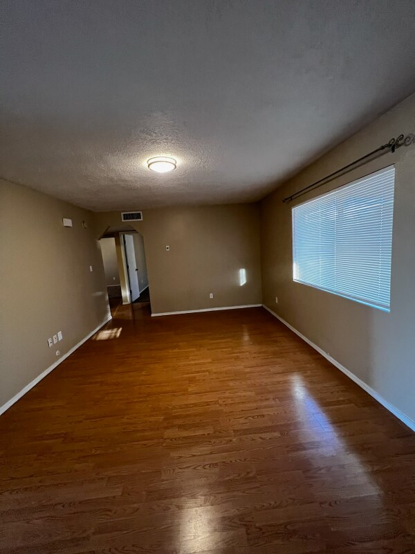 Foto del edificio - 337 Gorman Ave