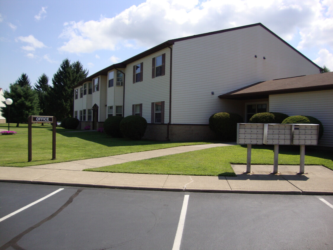 Foto del edificio - Pine Tree Village Apartments