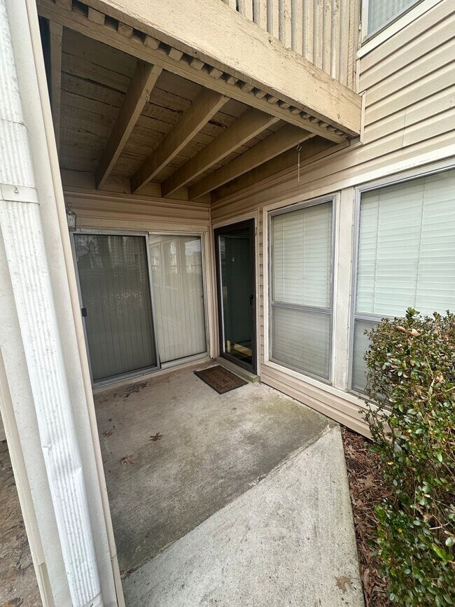 Building Photo - 1BD/1BA Condo located on the Germantown/Memphis Line!