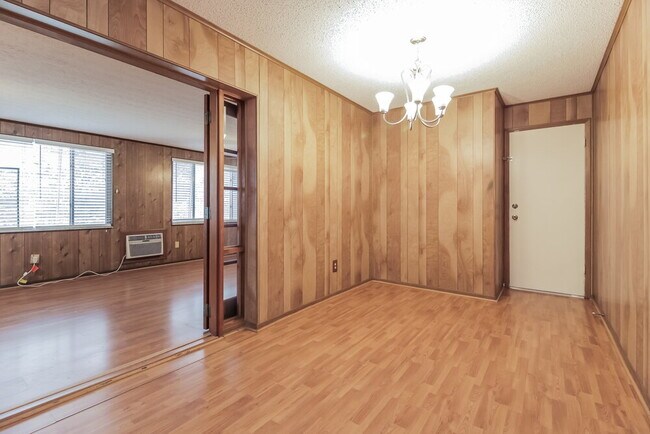 Building Photo - 123 Hidalgo Ave