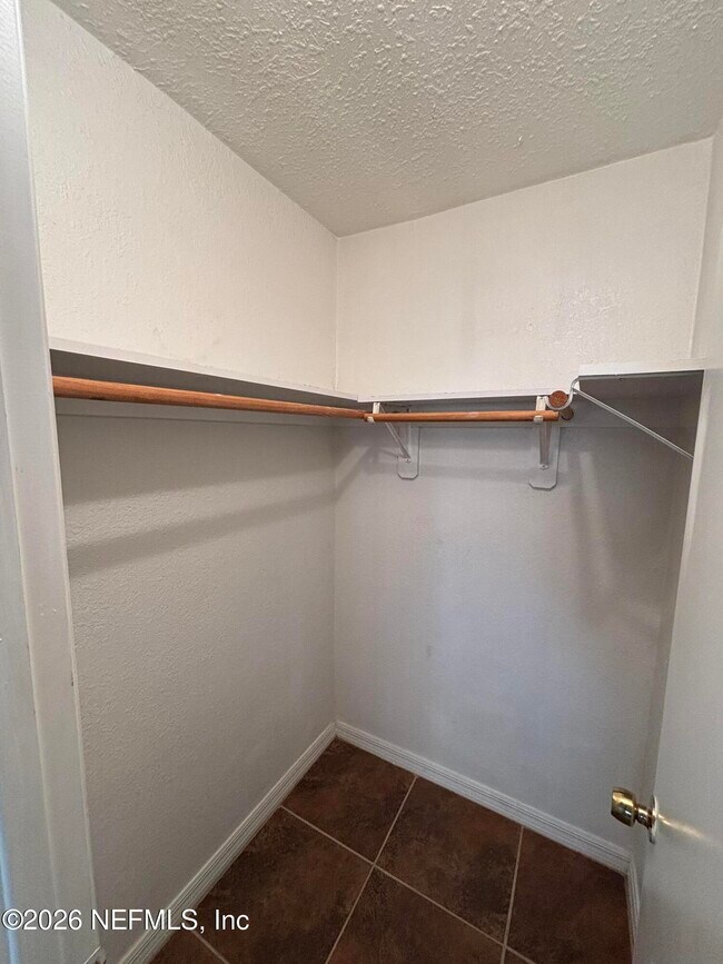 Building Photo - 212 Lincoln Ave