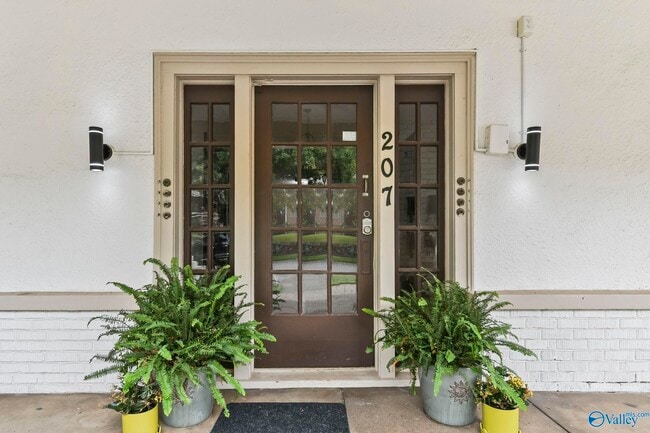 Building Photo - 207 Lincoln St SE