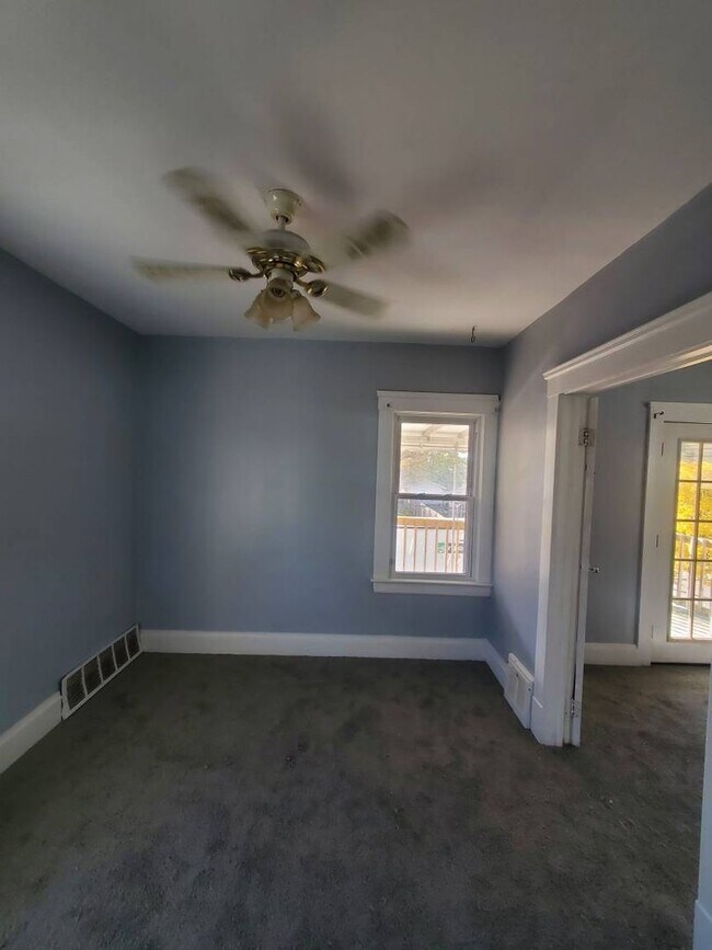 Foto del edificio - 7126 Camden Ave