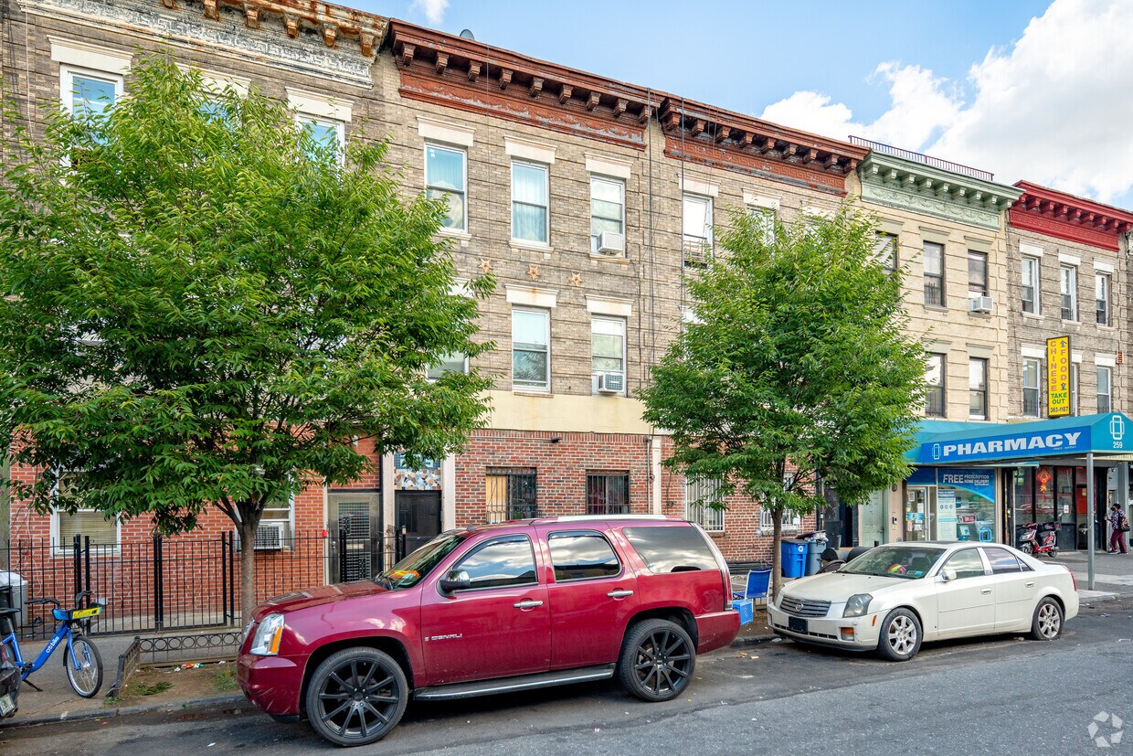 Primary Photo - 255 Troy Ave