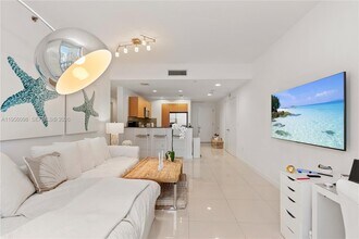 Building Photo - 1060 Brickell Ave