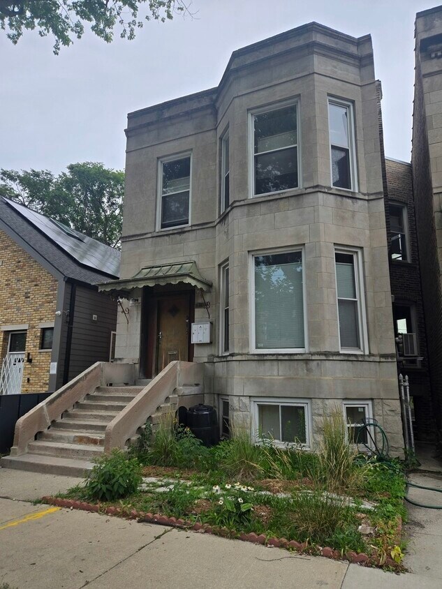 Foto principal - 6339 S Eberhart Ave