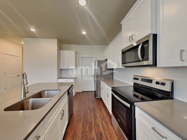 Building Photo - 9334 W Dove Creek St