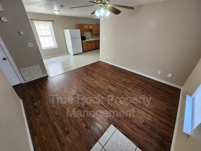 Foto del edificio - 218 E 14th St