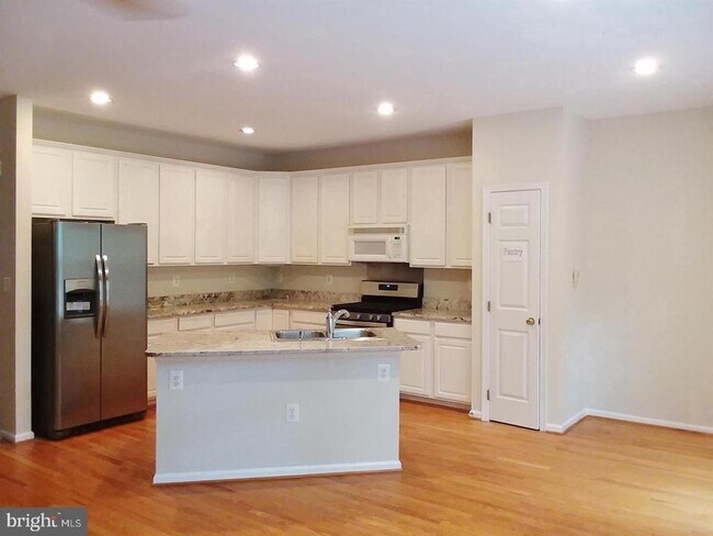 Foto del edificio - 6563 McKenna Way