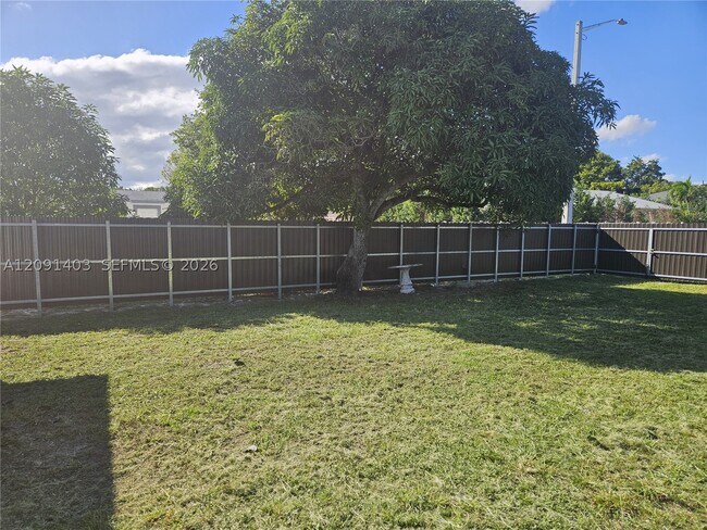 Foto del edificio - 504 NW 7th Ct