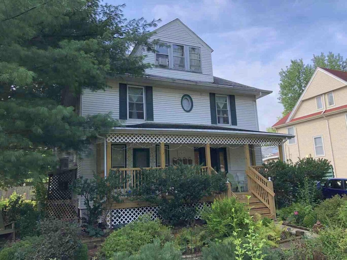Primary Photo - 703 W Hill St