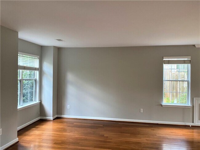 Building Photo - 1090 Laurel Cove Dr