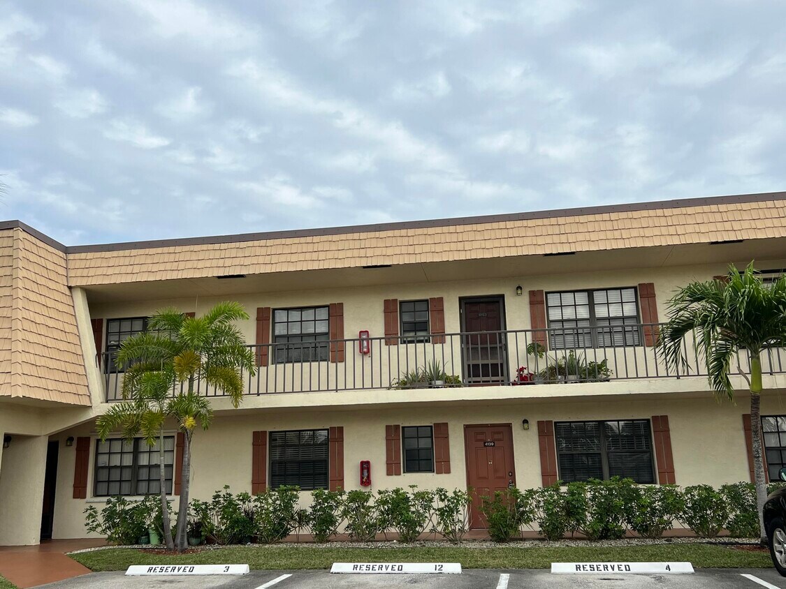4139 Oak Terrace Dr, Greenacres, FL 33463 Condo for Rent in