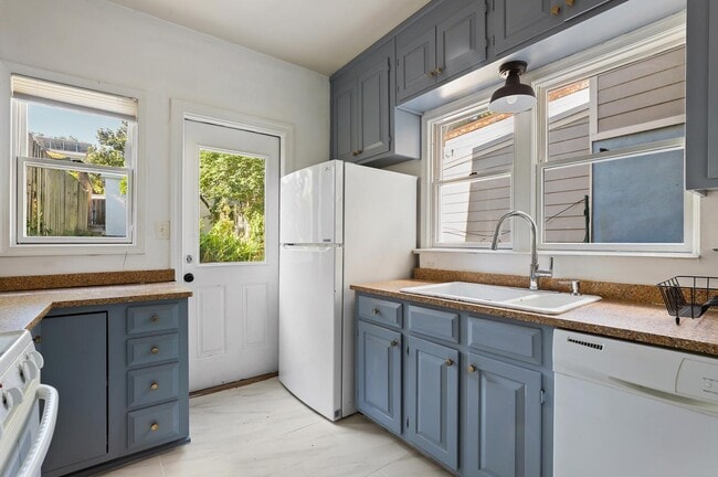 Foto del edificio - 1660 Irving St NW