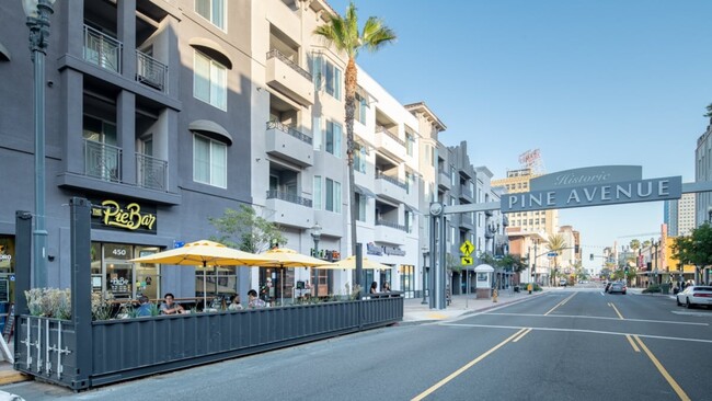 Foto del edificio - 404 Pine Ave