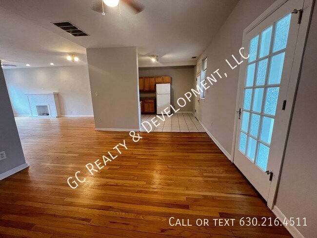 Building Photo - ***ROGERS PARK CONDO / CENTRAL AIR / 1 BDR...