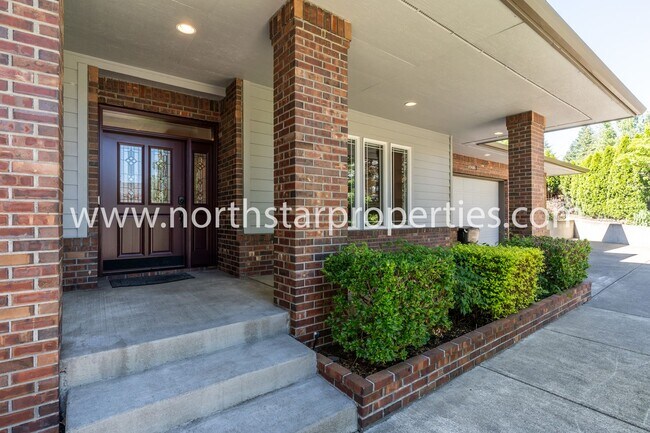 Building Photo - Spacious Retreat on Bull Mountain