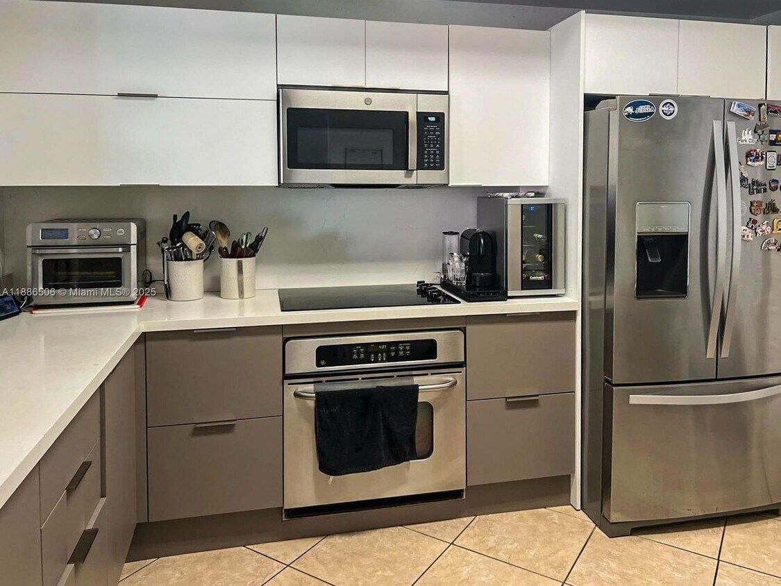 Foto principal - 3330 NE 190th St