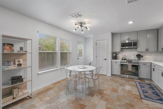 Foto del edificio - 1509 Strickland Dr