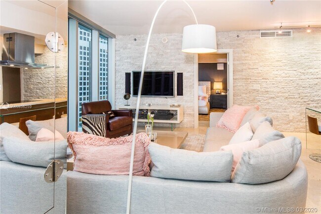 Building Photo - 485 Brickell Ave
