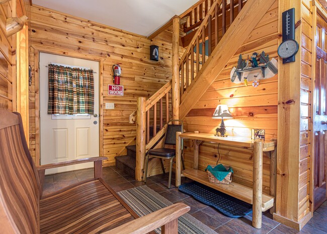Foto del edificio - 3315 Sand Lake Lodge Ln