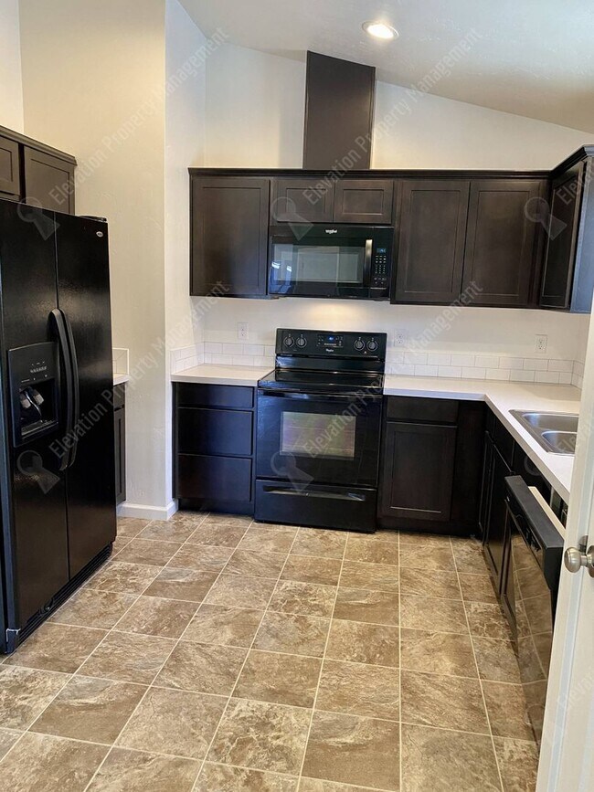 Building Photo - 3-BR 2-BA Tumalo Home