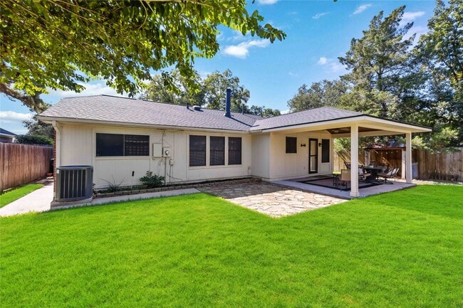 Foto del edificio - 5418 Roserock Ln