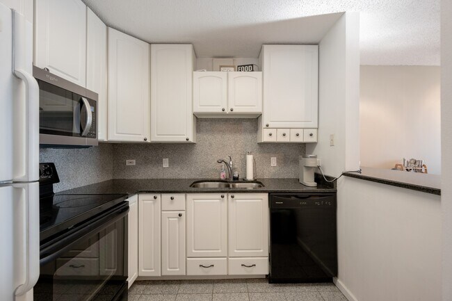 Building Photo - 1212 N LaSalle St