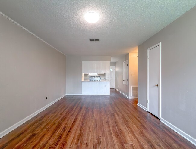 Building Photo - 5524 Sullivan Rd