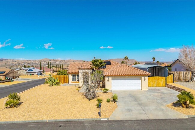 Building Photo - Fully Furnished Pool Home