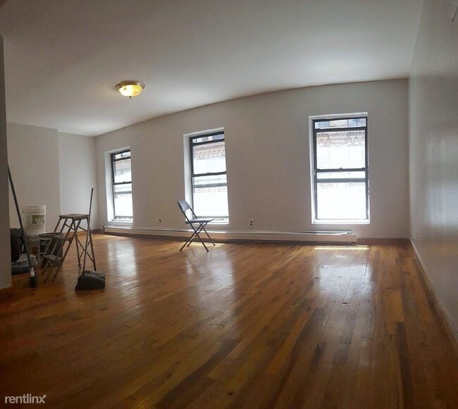 Building Photo - 340 W 39th St